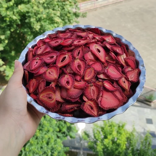 توت فرنگی خشک